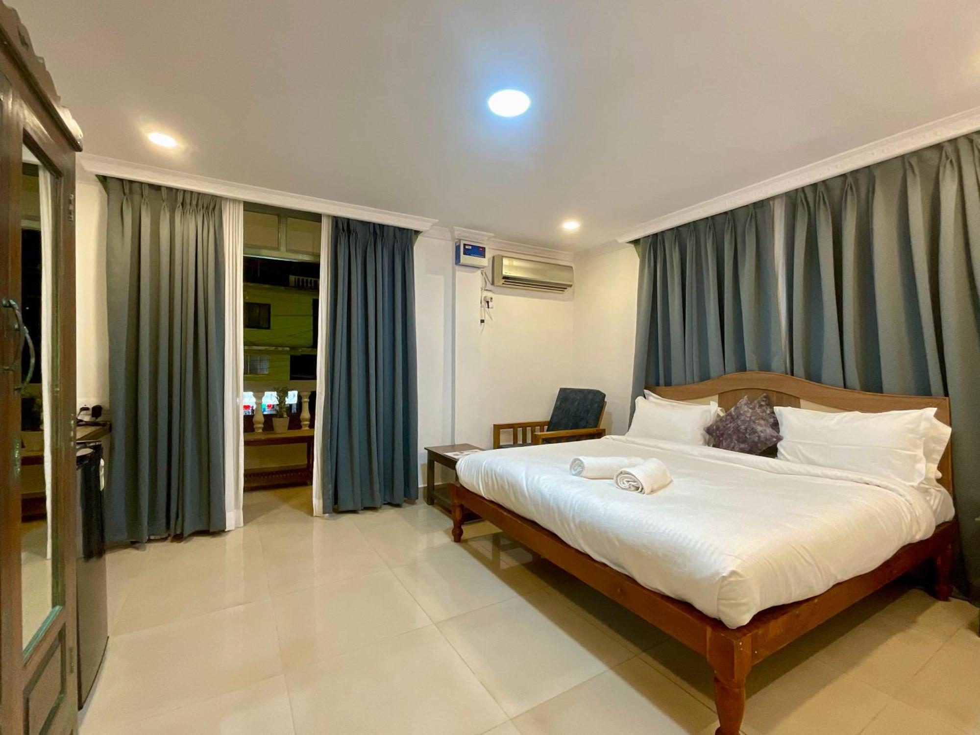 Nagas Hotel Satyavati Morjim Exterior photo